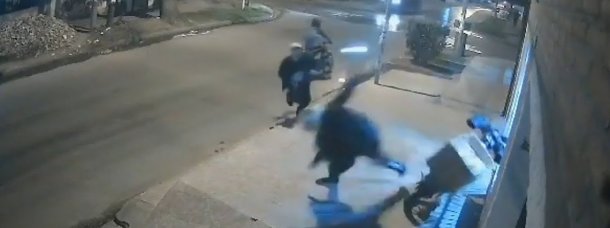Nicolás Acosta, le robaron la moto en González Catán: “Los seguí hasta un barrio en el que se cortó la luz ni bien entré”
