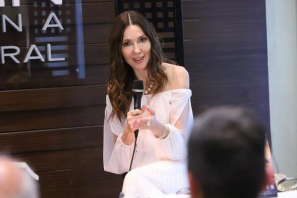 Cristina Pérez: "Estamos intentando renacer como país y como personas, porque los argentinos venimos muy golpeados"