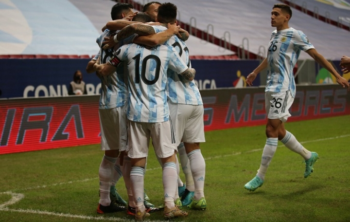 Argentina venció a Uruguay y sumó su primer triunfo en la Copa América