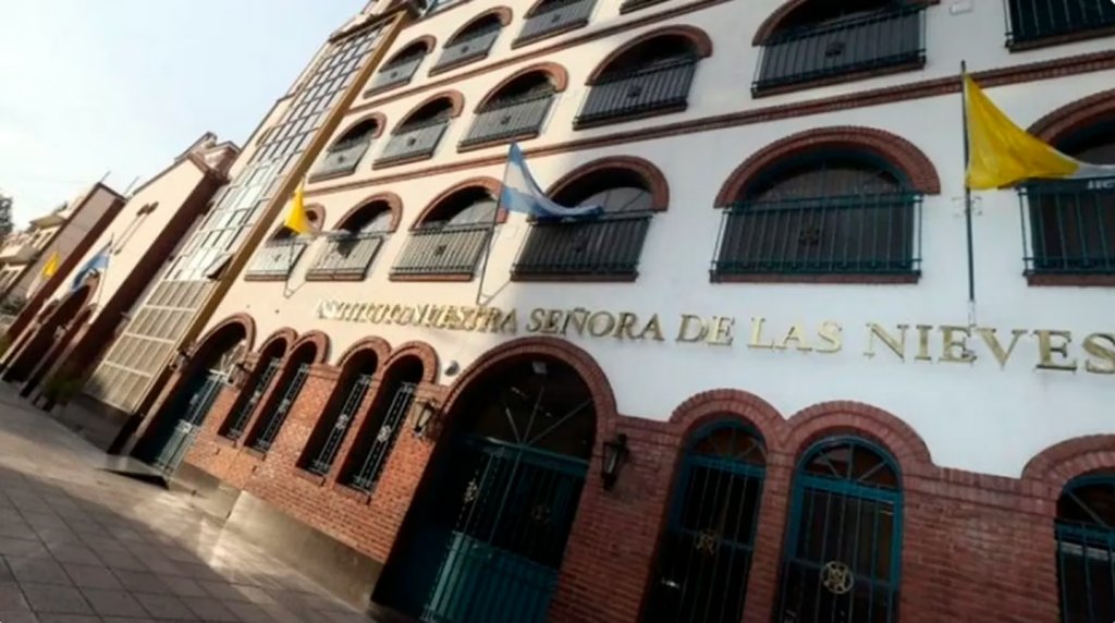 Quisieron secuestrara una nena de 7 años en un colegio de Liniers. Se salvó porque el padre se dio cuenta y golpeó a la secuestradora