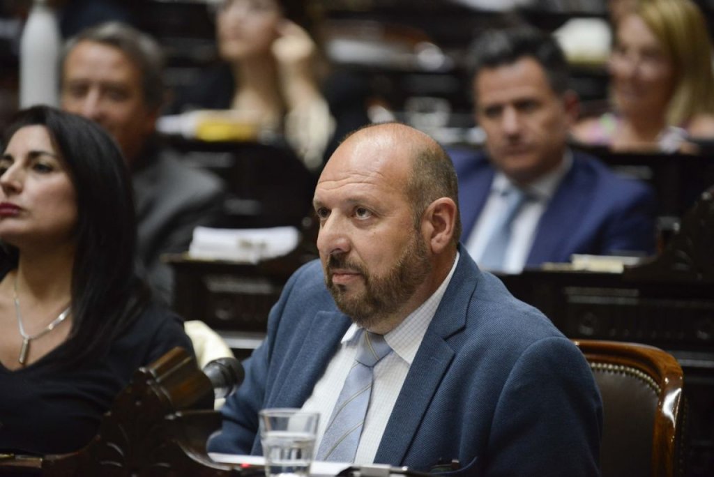Un diputado de La Libertad Avanza trabaja junto a Martín Menem para retrotraer el aumento de la dieta