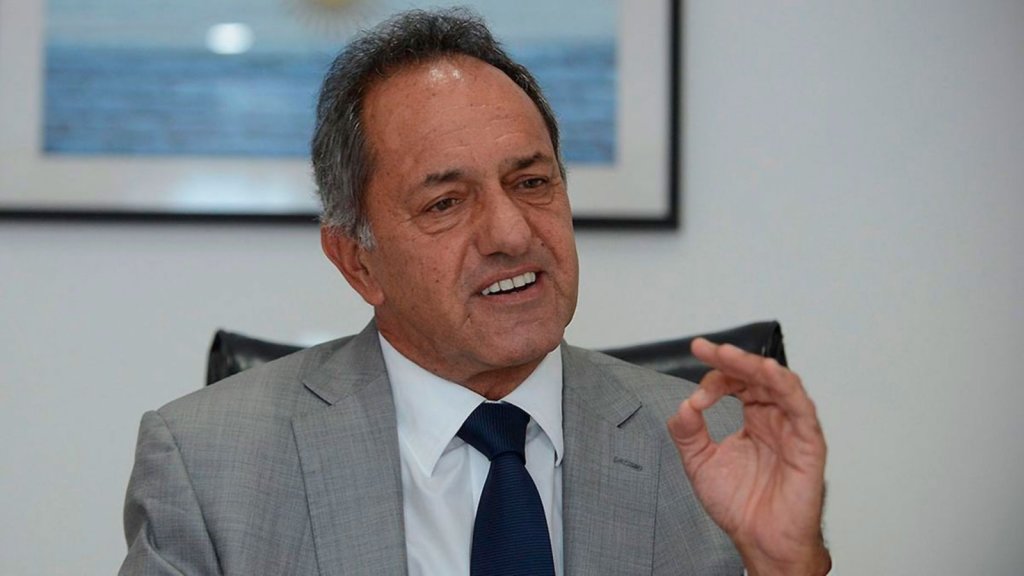 Daniel Scioli: "Habrá corredores para el ingreso y salida inclusive de la barra brava"