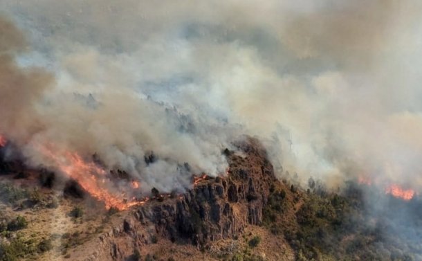 Cecilia Guajardo: "El incendio en el Parque Nacional Los Alerces sigue activo y viene avanzando fuertemente"