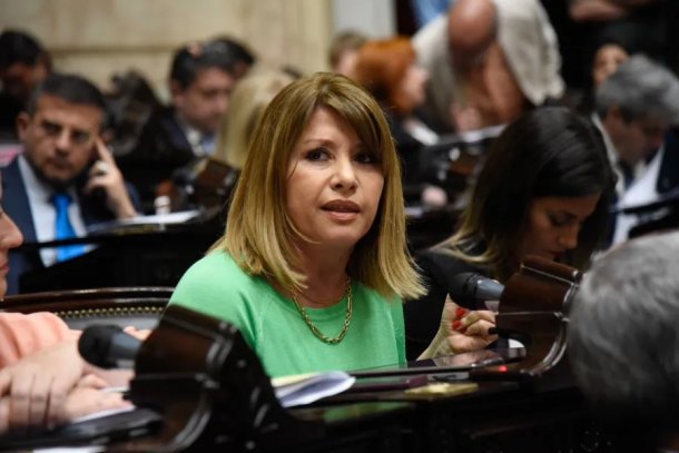 Mónica Litza: "Creo que Massa es un gran piloto para este momento de la Argentina"