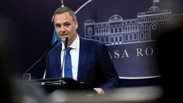 Manuel Adorni: "Mauricio Macri se quedó sin nafta"