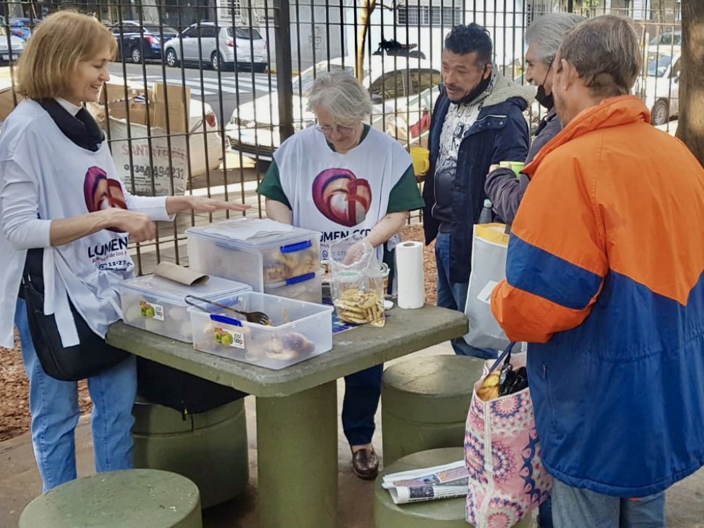 Mariela Riccardo: "No solo le damos de comer a la persona que está en la situación de calle sino que intentamos reinsertarlo en la sociedad"