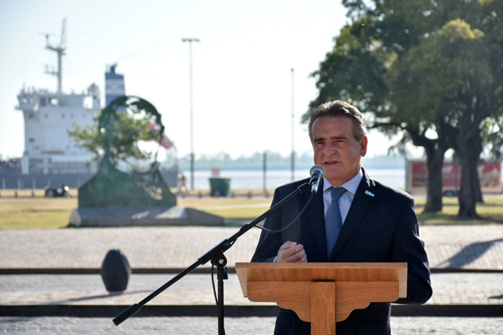 Agustín Rossi: “Le aconsejamos a los argentinos que en este fin de semana largo que se viene no viajen al exterior”