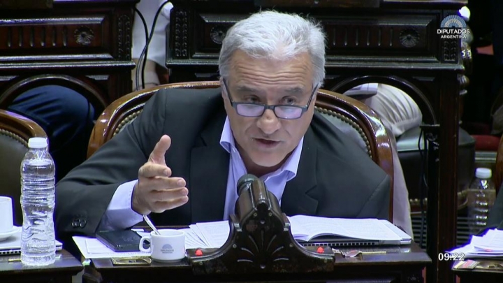 Javier Campos: &quot;Estamos en contra de un Gobierno que sigue gobernando con la motosierra arriba del escritorio&quot;