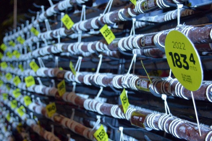 Tandil rompió el récord mundial y tiene el salame más largo del mundo