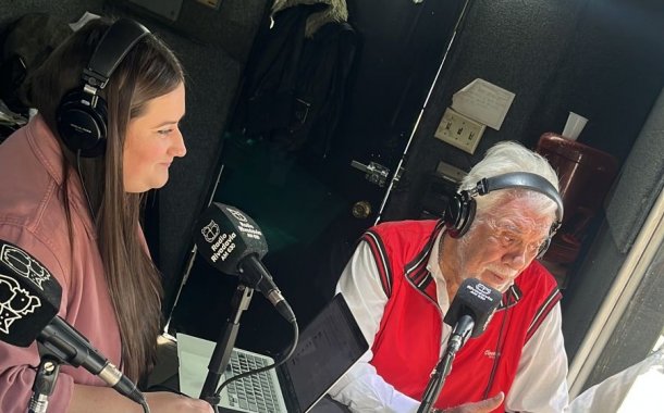 La visita de Raúl Lavié al stand de Rivadavia: anécdotas, sus inicios y canto a capela
