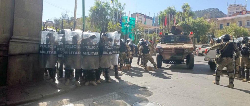 Golpe de Estado en Bolivia: “Aproximadamente se ve unos 400 militares en plaza Murillo”