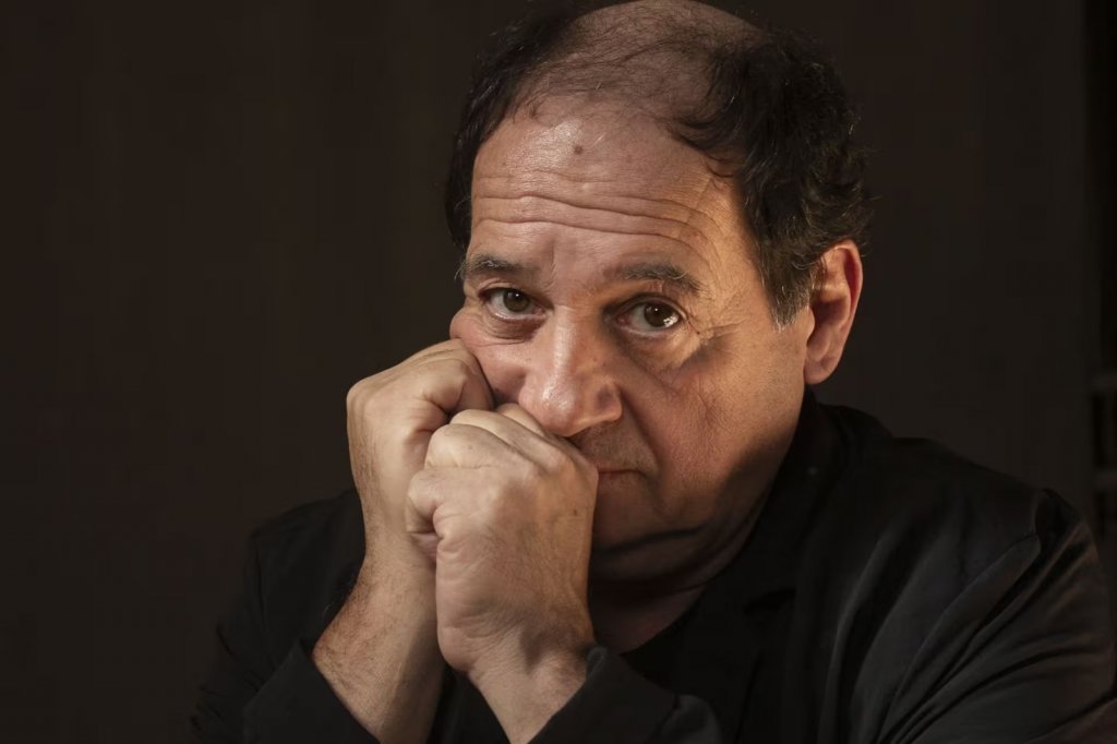 Julio Chávez: "Si yo actúo, mi pintor se está desarrollando; y si pinto, mi actor y escritor también"