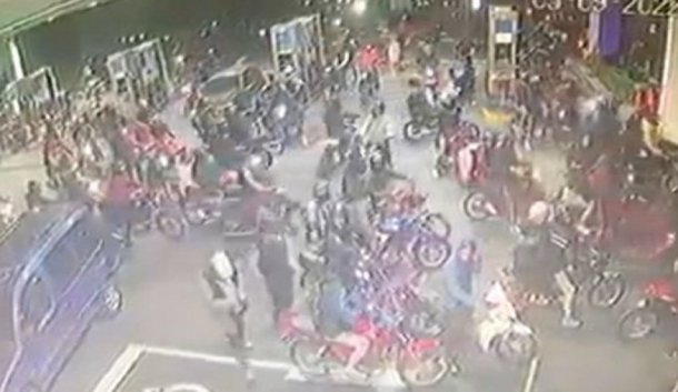 El reclamo de los vecinos de la estación de servicio de Bernal atacada por motoqueros: "La situación fue desbordante"
