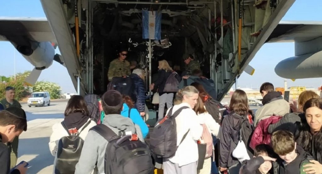 Argentino repatriado de Israel: &quot;Cada ruido que escuchas es un salto porque estas acostumbrado a otra cosa&quot;