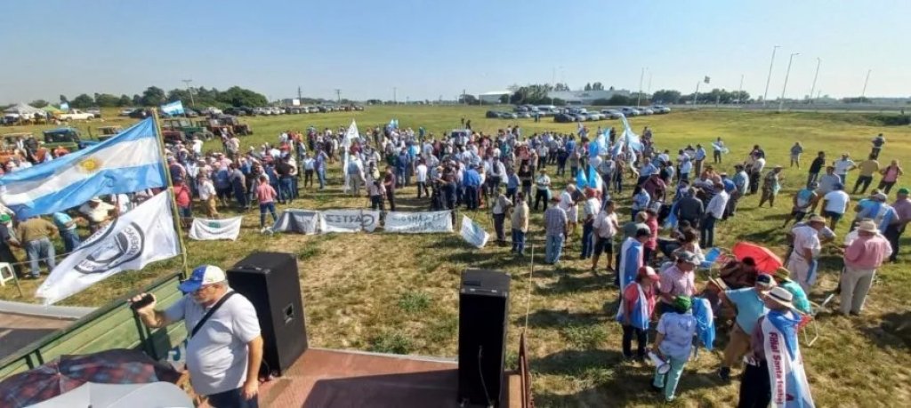 Fabio Schneider: "No estamos hartos de la democracia sino de los malos dirigentes y de la mala política"