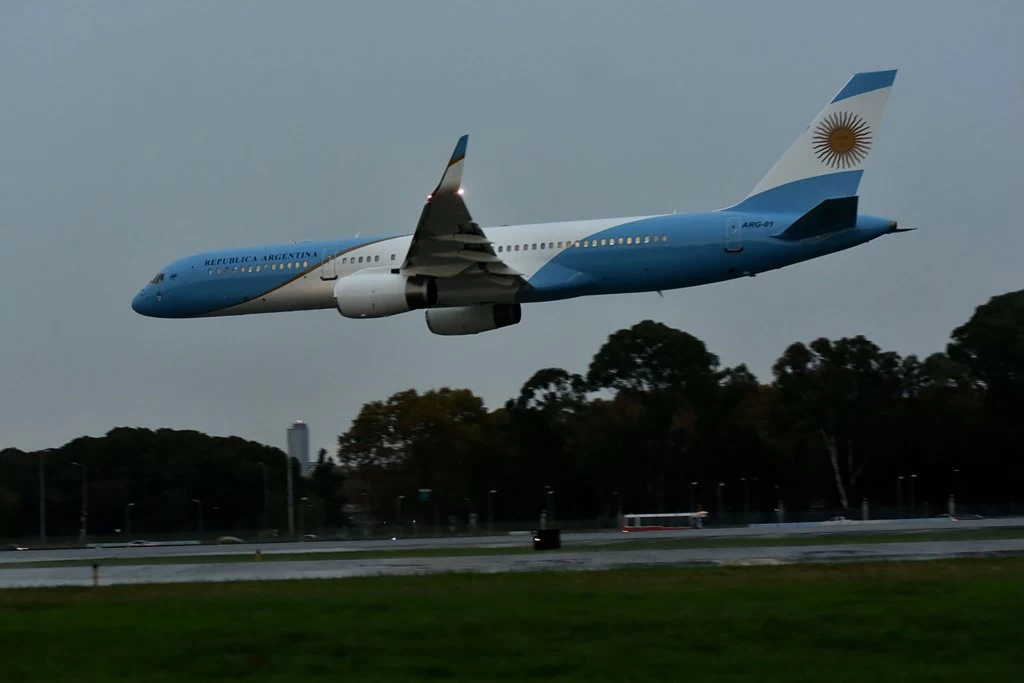 Rogelio Corigliano: "Me imagino que a bordo del avión estaba alguien idóneo"