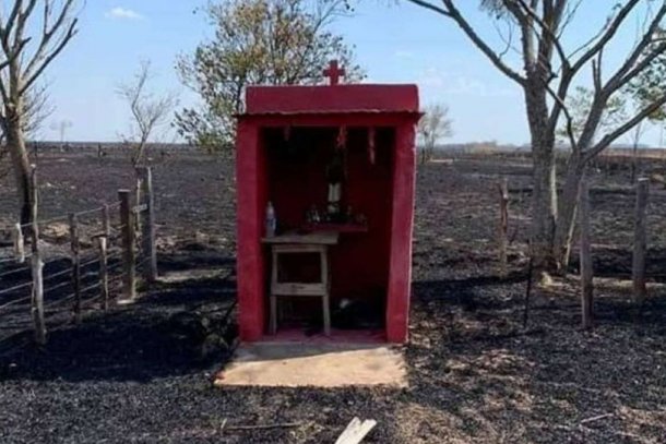 ¿Milagro? El monumento al Gauchito Gil que sobrevivió a un incendio